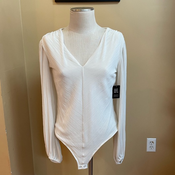 NWT Express Cream Colored Balloon Sleeve Bodysuit Size Large - Picture 1 of 3